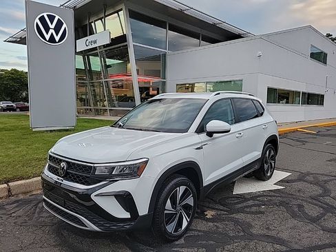 Certified 2023 Volkswagen Taos SE AWD/4WD image 1