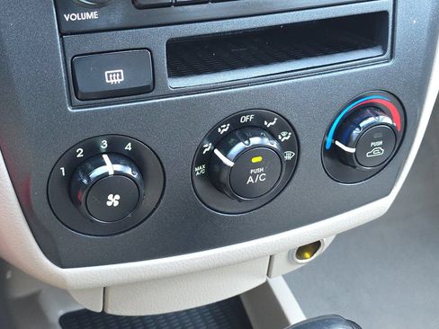 Used 2005 Kia Spectra EX FWD image 25