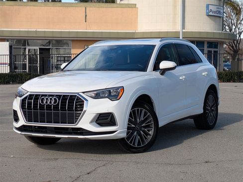 Used 2022 Audi Q3 2.0T Premium w/ Convenience Package image 3