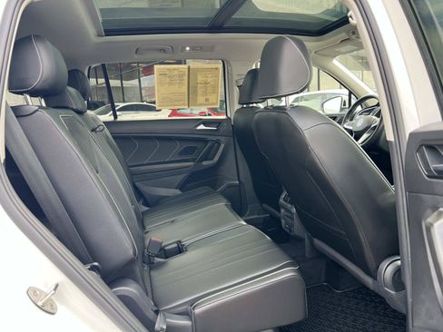 Certified 2023 Volkswagen Tiguan SE FWD image 32