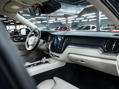 Used 2019 Volvo XC60 T8 Momentum w/ Advanced Package AWD/4WD image 10