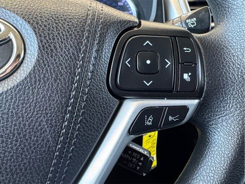 Used 2019 Toyota Highlander LE AWD/4WD image 14