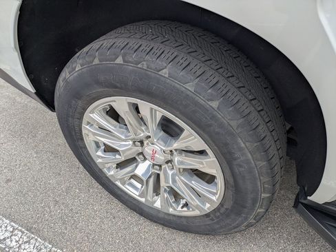 Used 2021 GMC Yukon Denali image 36