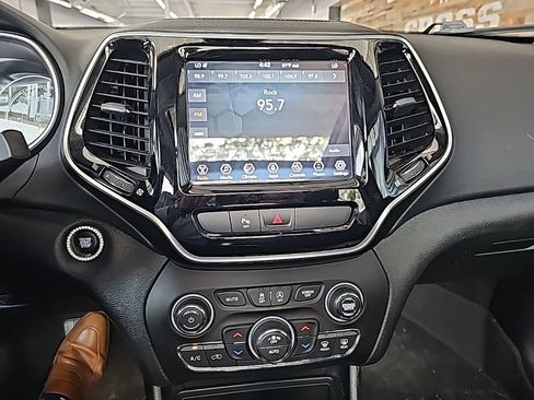 Used 2020 Jeep Cherokee Limited w/ Luxury Group image 10