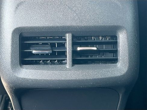 Used 2023 Chevrolet Equinox LT image 25