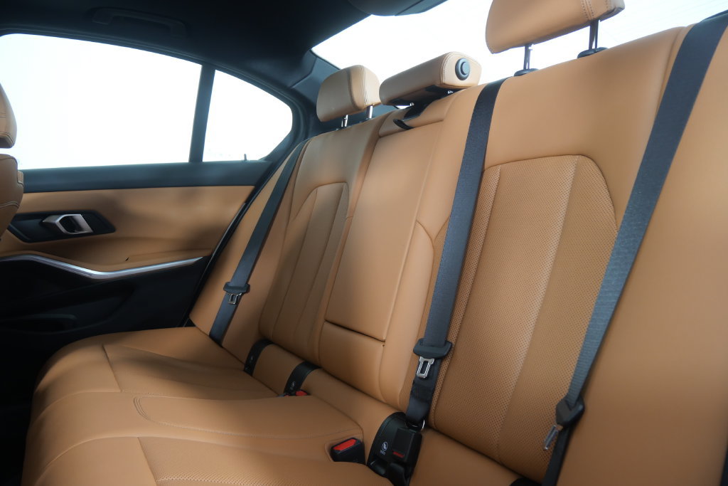 Certified 2025 BMW 330i Sedan RWD image 16