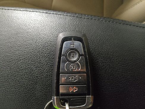 Used 2018 Ford Explorer Limited w/ Equipment Group 301A AWD/4WD image 32