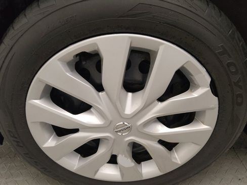 Used 2020 Nissan Rogue S FWD image 31