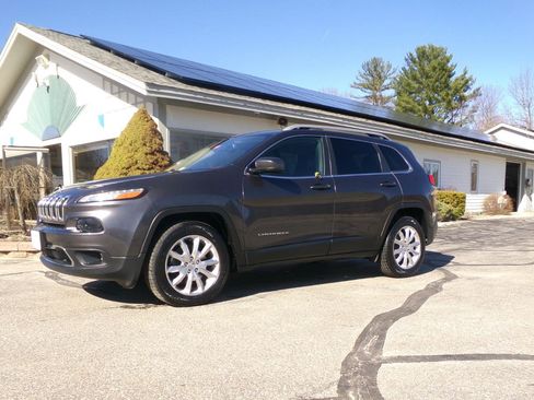 Used 2016 Jeep Cherokee Limited AWD/4WD image 2