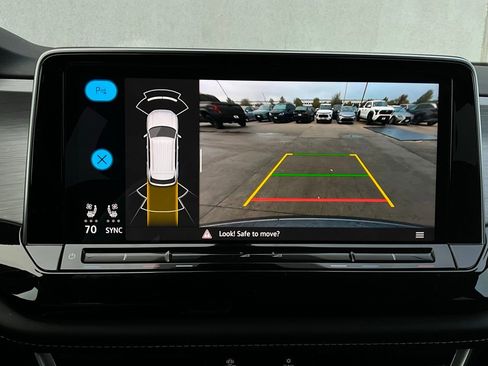 Used 2025 Volkswagen Atlas Cross Sport SE image 33