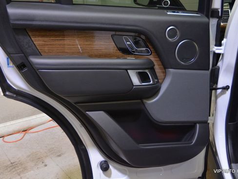 Used 2018 Land Rover Range Rover HSE image 9