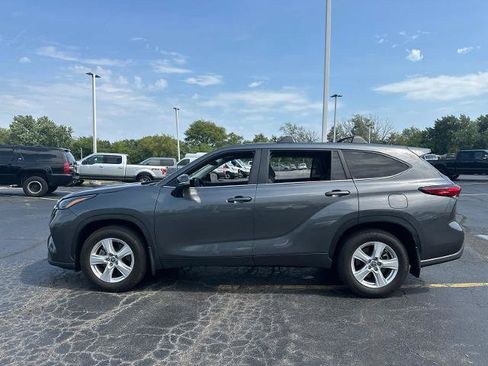 Used 2023 Toyota Highlander L FWD image 5