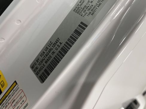 Used 2024 Jeep Gladiator Sport image 32