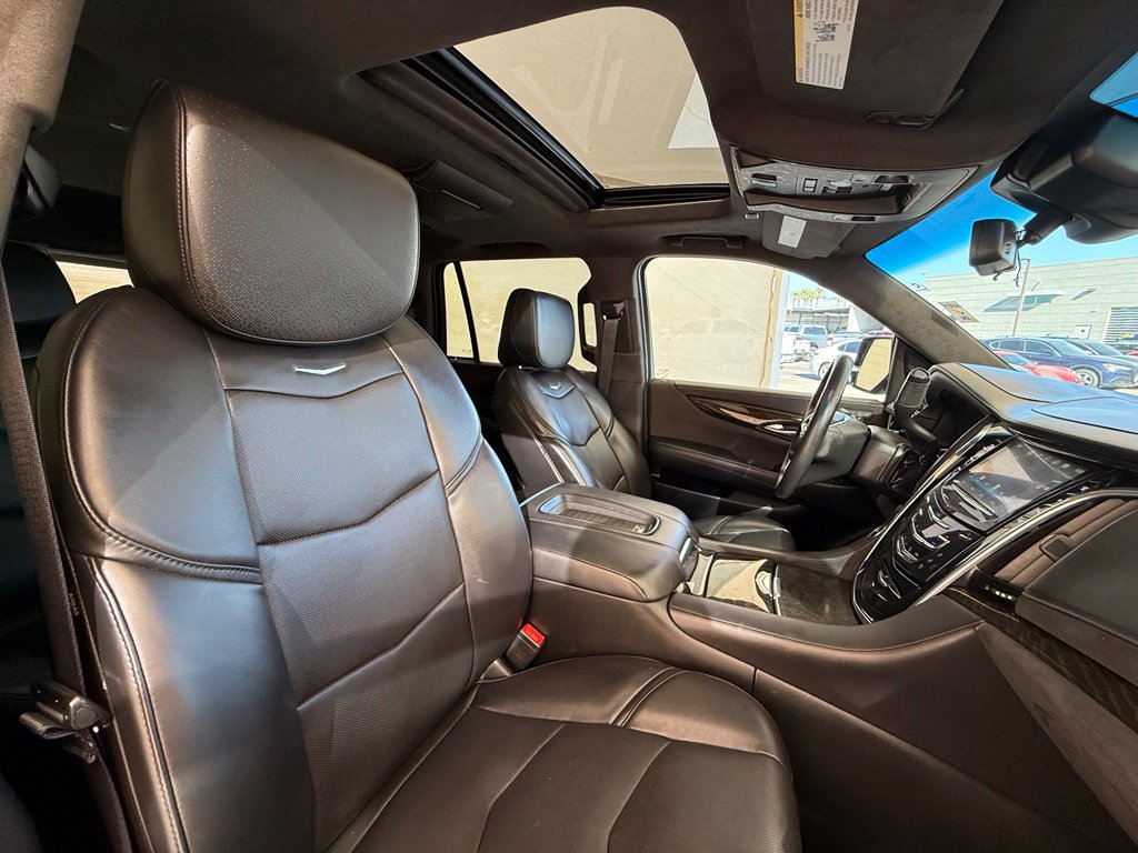 Used 2018 Cadillac Escalade Platinum AWD/4WD image 12