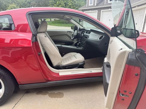 Used 2011 Ford Mustang GT Premium RWD image 16