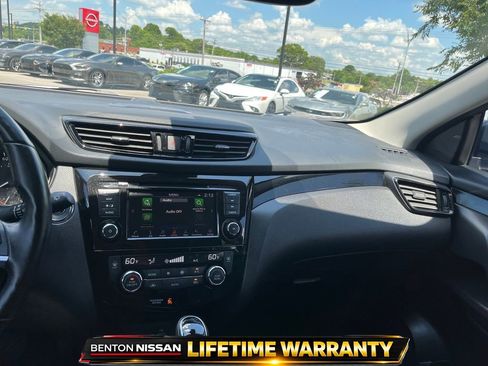Used 2021 Nissan Rogue Sport SL w/ Premium Package FWD image 15