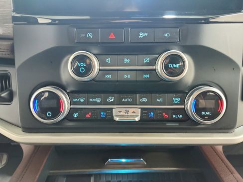 Used 2024 Ford Expedition Limited AWD/4WD image 28