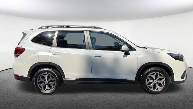 Certified 2022 Subaru Forester Premium AWD/4WD image 17