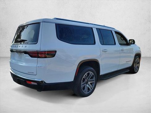 Used 2024 Jeep Wagoneer L Series II w/ Flexible Seating Group RWD image 5