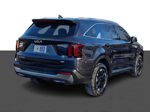 Certified 2025 Kia Sorento S image 7