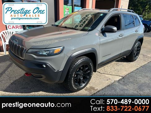 Used 2019 Jeep Cherokee Trailhawk w/ Comfort/Convenience Group AWD/4WD image 1