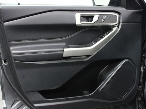 Used 2023 Ford Explorer XLT w/ Equipment Group 202A image 11