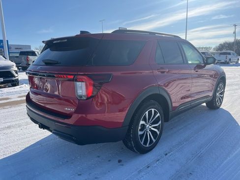 Used 2025 Ford Explorer ST-Line image 3
