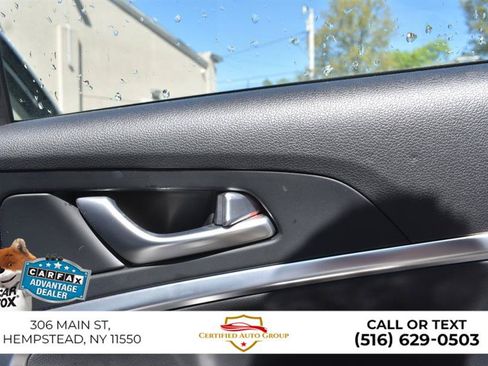 Used 2025 Genesis G70 2.5T image 29