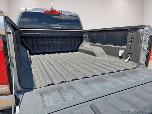 Used 2024 Chevrolet Colorado ZR2 w/ Technology Package AWD/4WD image 13