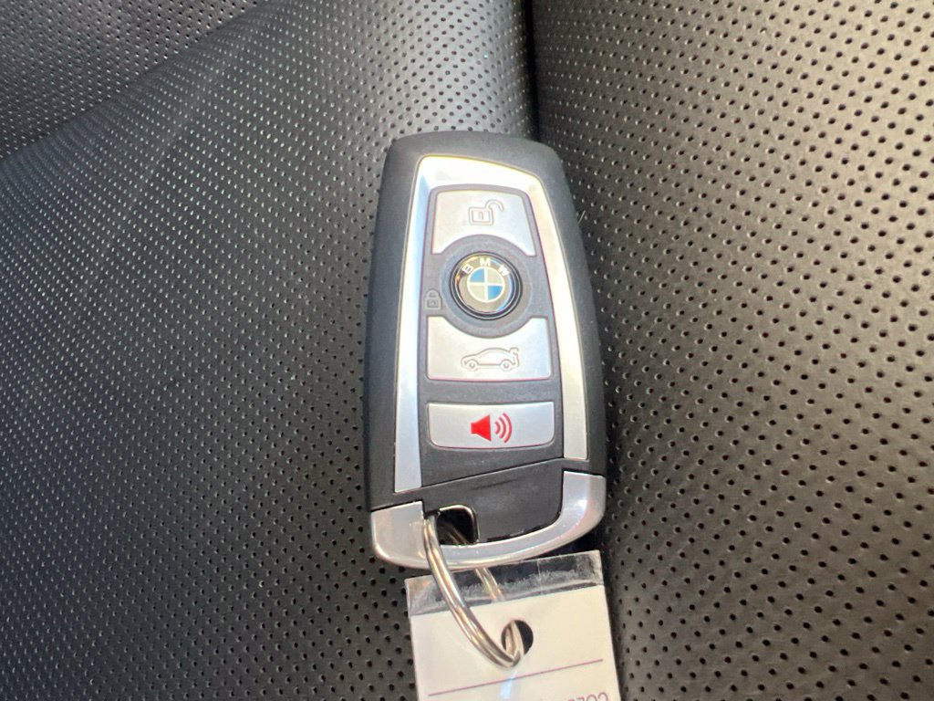 Used 2015 BMW 750Li xDrive AWD/4WD image 27