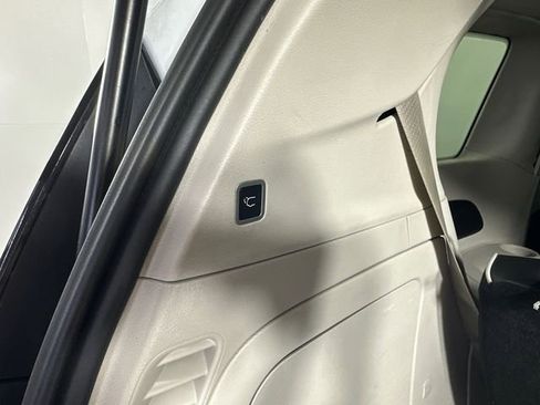 Certified 2023 Chrysler Pacifica Limited FWD image 9