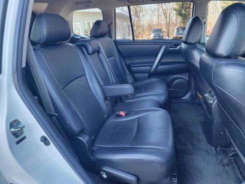 Used 2010 Toyota Highlander SE image 17