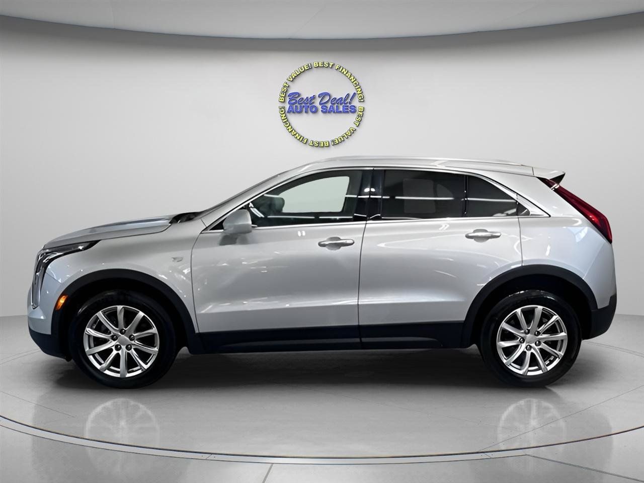 Used 2020 Cadillac XT4 Luxury w/ Cold Weather Package AWD/4WD image 2