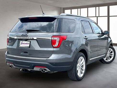 Used 2018 Ford Explorer XLT w/ Equipment Group 202A image 6