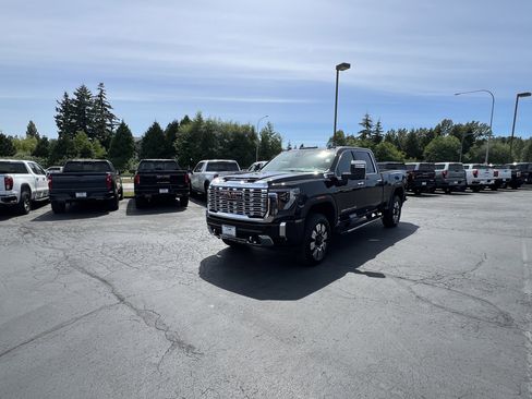 Used 2025 GMC Sierra 2500 Denali w/ Denali Reserve Package AWD/4WD image 3