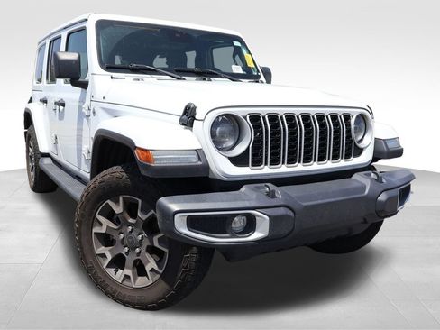 Used 2024 Jeep Wrangler Unlimited Sahara w/ Dual Top Group AWD/4WD image 10