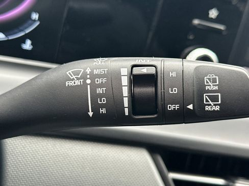 Used 2025 Kia Seltos LX image 32