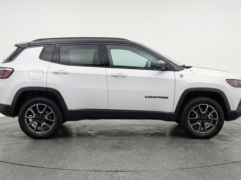 Used 2025 Jeep Compass Trailhawk w/ Trailer Tow Group AWD/4WD image 11