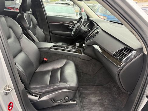 Used 2018 Volvo XC90 T6 Momentum w/ Convenience Package image 12