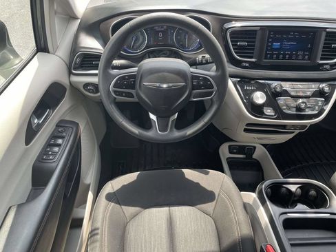 Certified 2018 Chrysler Pacifica Touring Plus FWD image 22