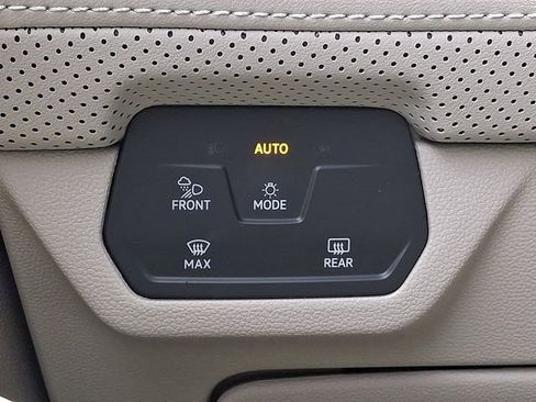 Used 2024 Volkswagen Atlas SE image 26