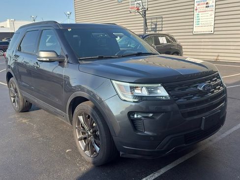 Used 2019 Ford Explorer XLT w/ Equipment Group 202A AWD/4WD image 4