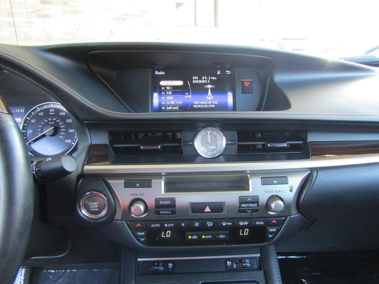 Used 2016 Lexus ES 350 w/ Premium Package w/Wood Trim FWD image 17