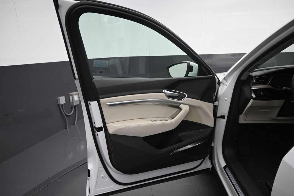 Used 2019 Audi e-tron Premium Plus AWD/4WD image 4