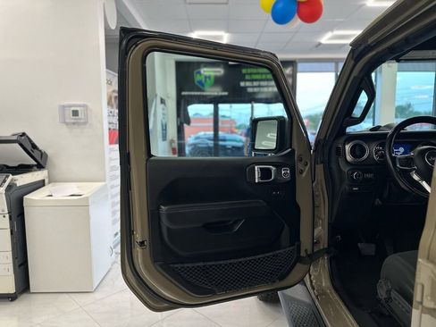 Used 2020 Jeep Gladiator Overland w/ LED Lighting Group image 35