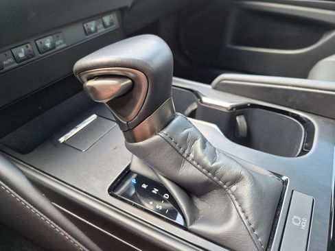 Used 2025 Lexus ES 350 w/ Premium Package FWD image 13