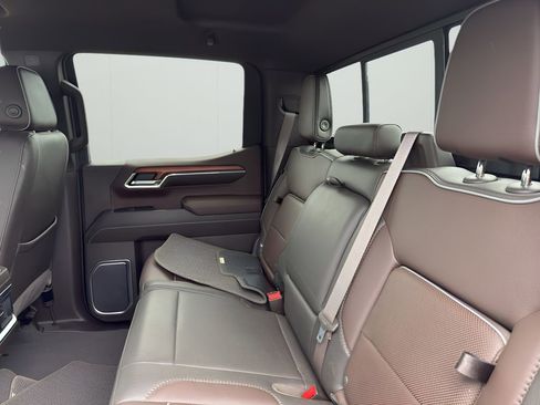 Used 2023 GMC Sierra 1500 Denali w/ Technology Package AWD/4WD image 10