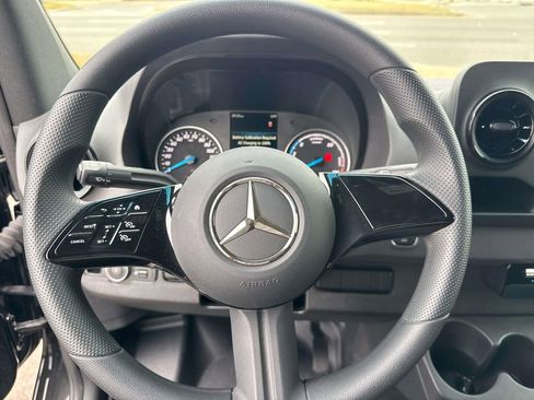 New 2024 Mercedes-Benz eSprinter 170 Cargo image 10