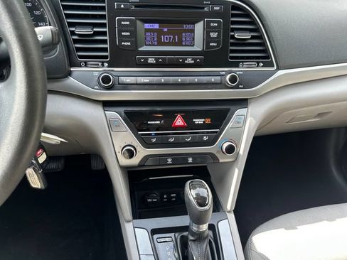 Used 2017 Hyundai Elantra SE w/ Cargo Package FWD image 19