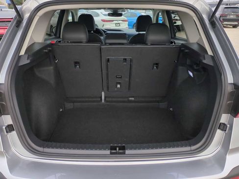 Used 2024 Volkswagen Taos SE image 25